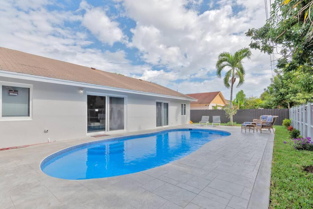 Spacious 4 Bedrooms, 2 Bathroom House With Pool Miramar Exterior photo