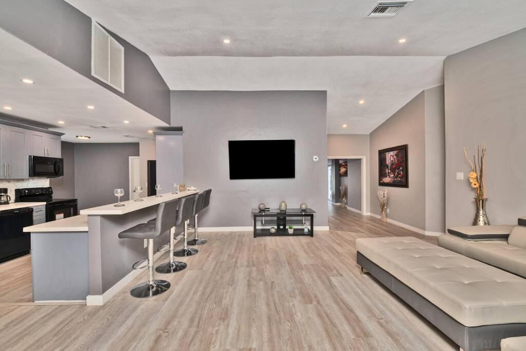 Spacious 4 Bedrooms, 2 Bathroom House With Pool Miramar Exterior photo