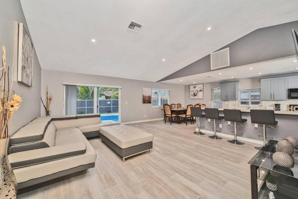 Spacious 4 Bedrooms, 2 Bathroom House With Pool Miramar Exterior photo