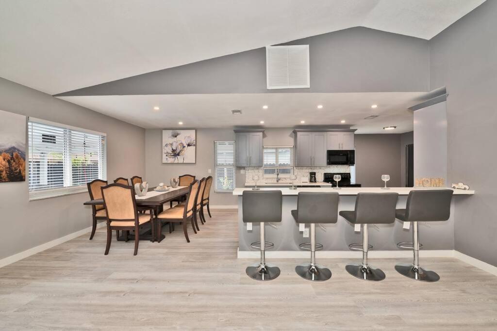 Spacious 4 Bedrooms, 2 Bathroom House With Pool Miramar Exterior photo