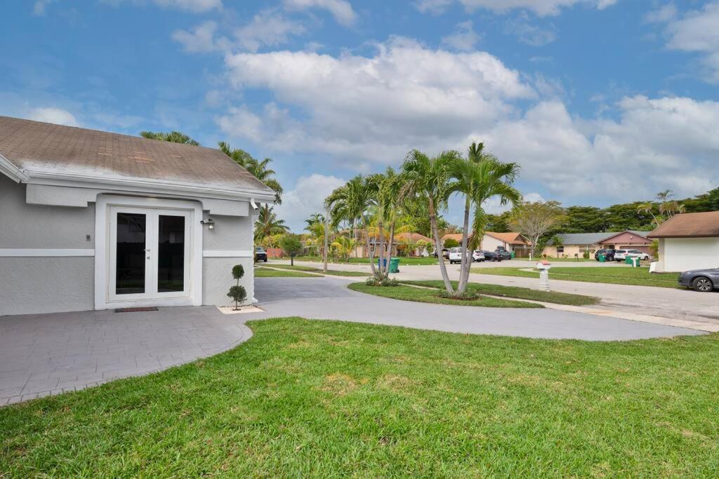 Spacious 4 Bedrooms, 2 Bathroom House With Pool Miramar Exterior photo