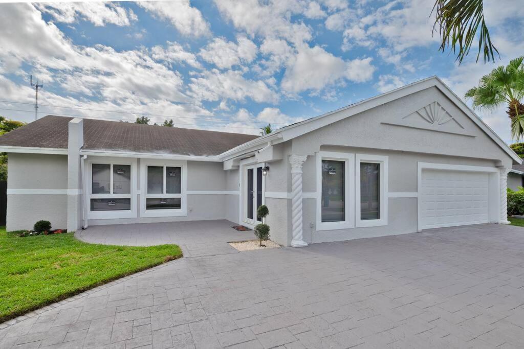 Spacious 4 Bedrooms, 2 Bathroom House With Pool Miramar Exterior photo